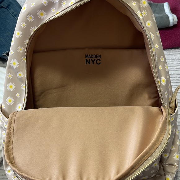 Madden NYC sunflower print backpack - Picture 4 of 4